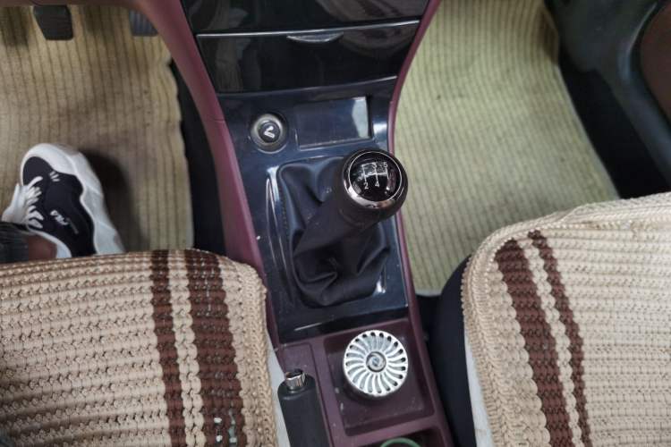 Used BYD F3 2016 1.5L Manual Comfort Model Gear Lever