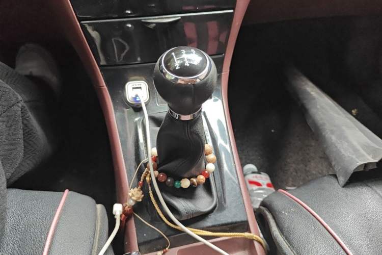 Used BYD F3 2016 1.5L Manual Comfort Model Gear Lever