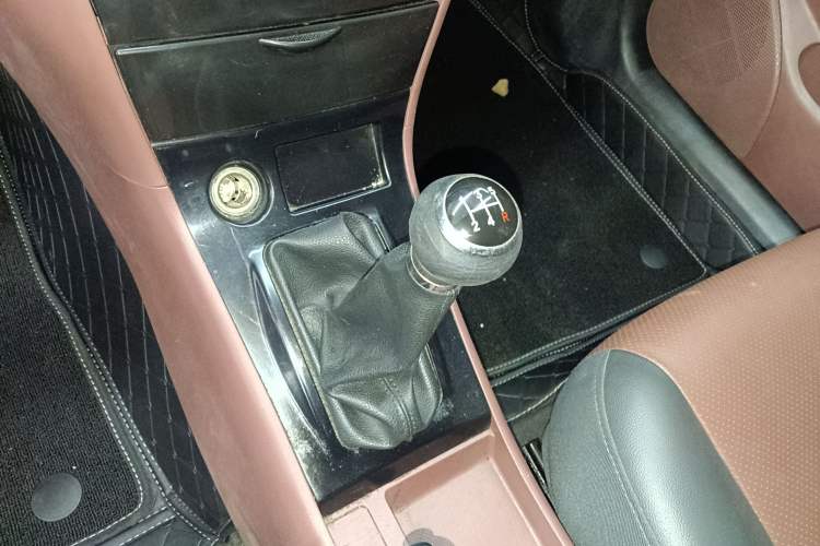Used BYD F3 2016 1.5L Manual Comfort Model Gear Lever