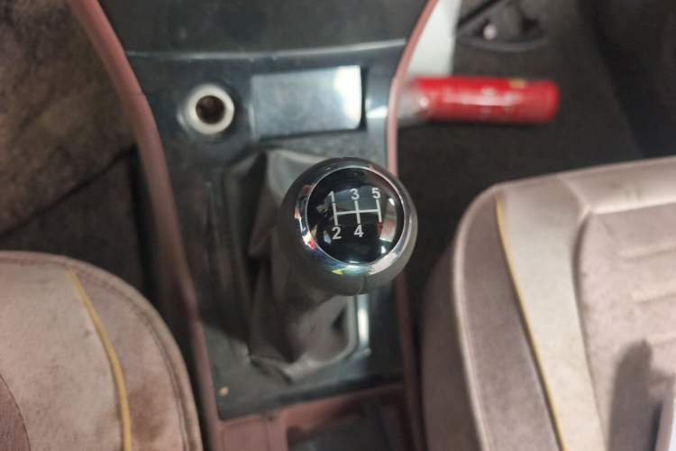 Used BYD F3 2016 1.5L Manual Comfort Model Gear Lever