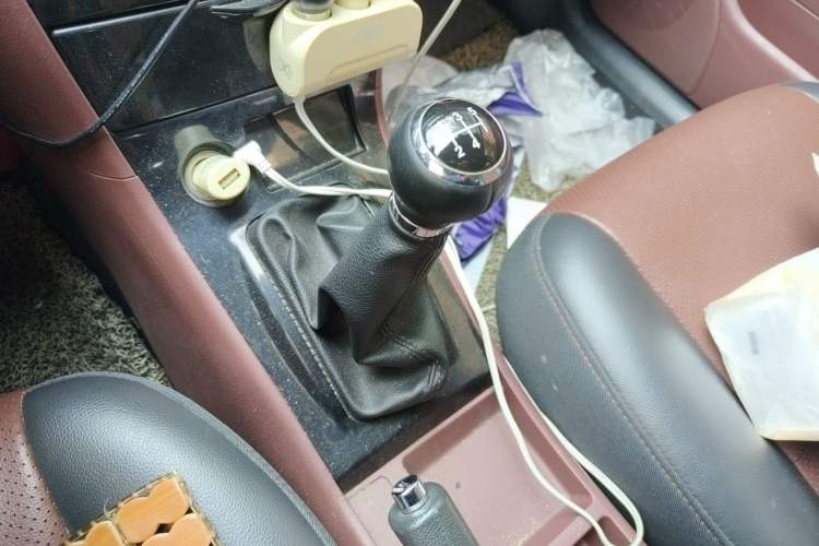 Used BYD F3 2016 1.5L Manual Comfort Model Gear Lever