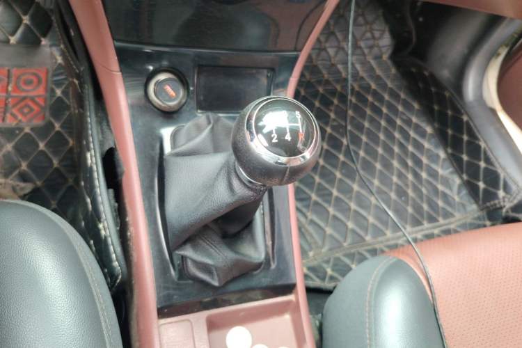 Used BYD F3 2016 1.5L Manual Comfort Model Gear Lever