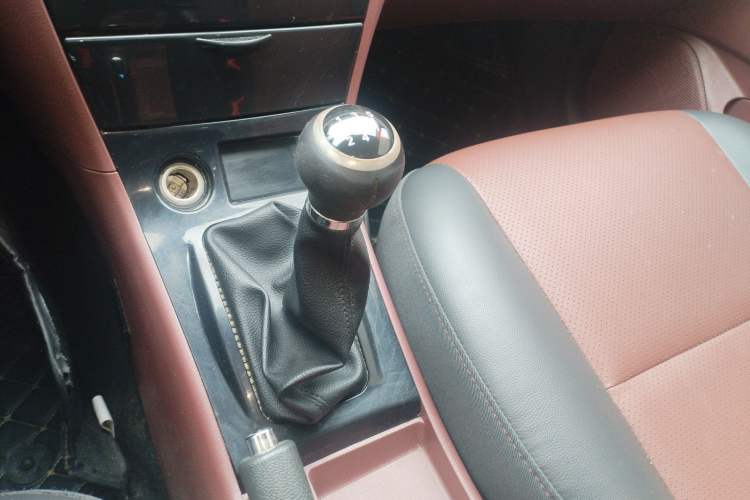 Used BYD F3 2016 1.5L Manual Comfort Model Gear Lever