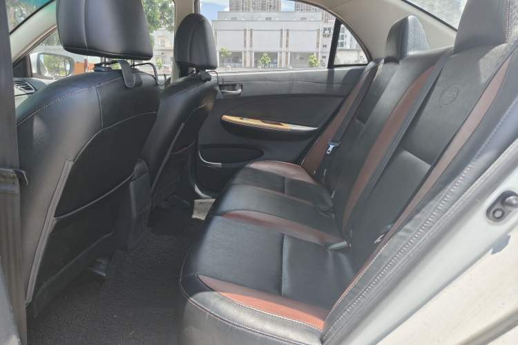 Used BYD F3 2016 1.5L Automatic Luxury Model Interior 3