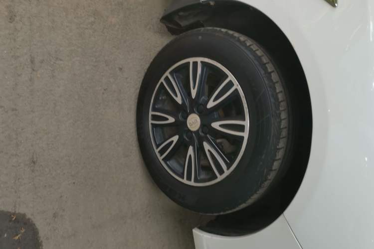 Used BYD F3 2016 1.5L Manual Luxury Model Right Front Wheel Hub