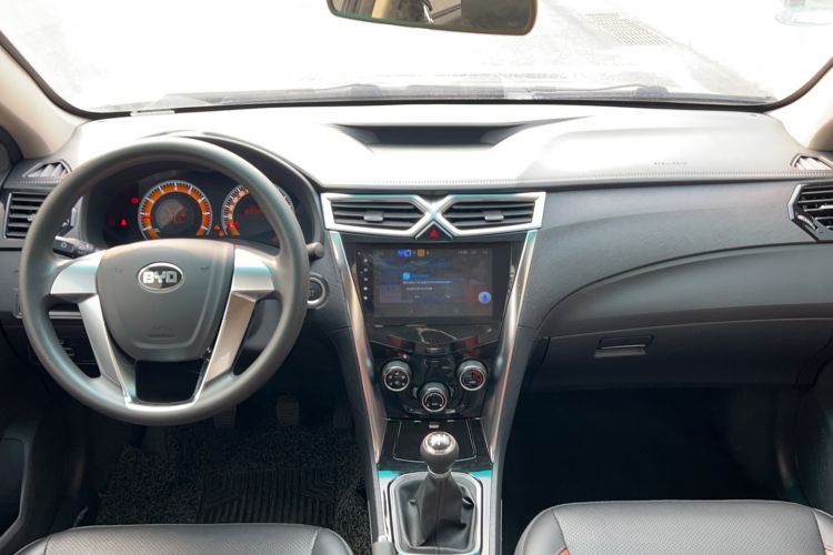 Used BYD F3 2018 1.5L Manual Luxury Model Center Console