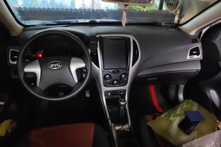 Used BYD F3 2018 1.5L Manual Fashion Model Center Console