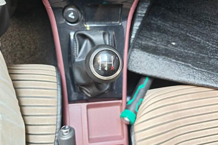 Used BYD F3 2018 1.5L Manual Classic Model Gear Lever