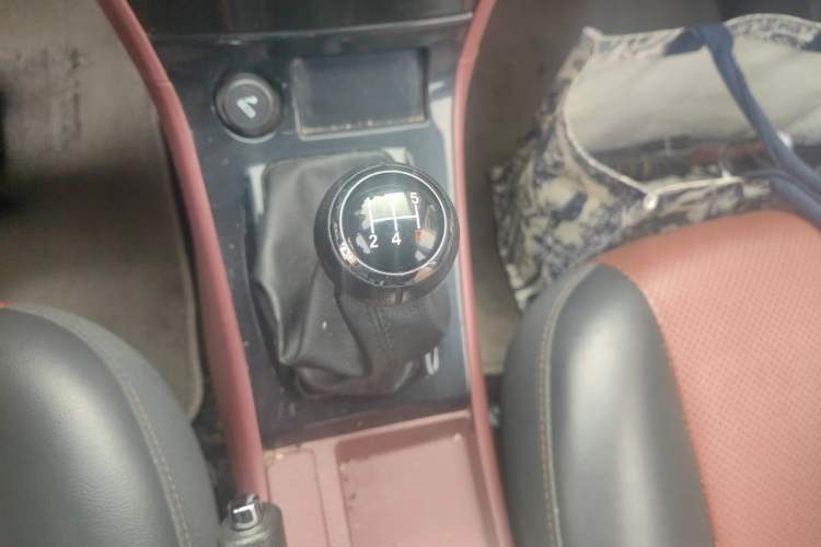Used BYD F3 2018 1.5L Manual Classic Model Gear Lever