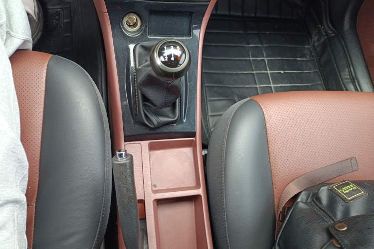 Used BYD F3 2018 1.5L Manual Classic Model Gear Lever