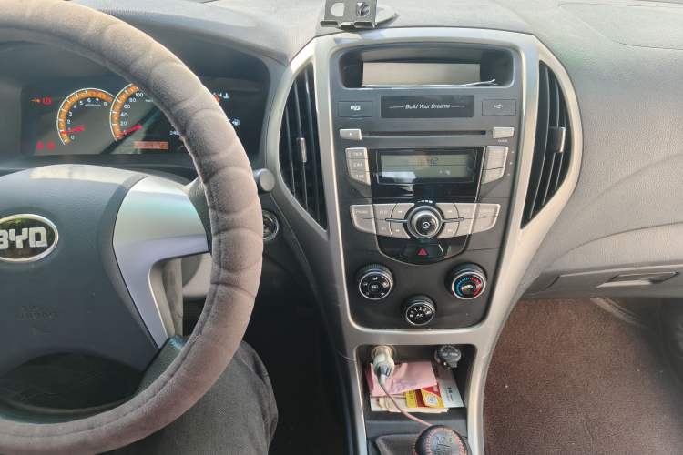 Used BYD F3 2018 1.5L Manual Elite Version Audio And AC Panel