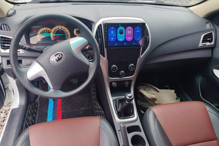 Used BYD F3 2018 1.5L Manual Fashion Model Center Console