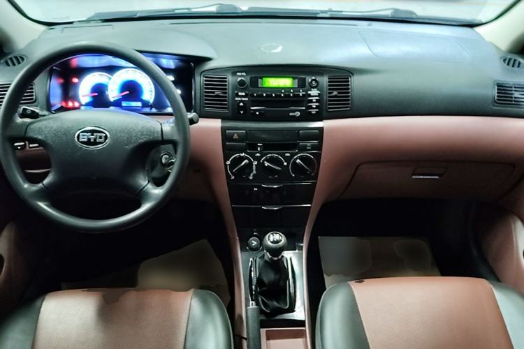 Used BYD F3 2018 1.5L Manual Classic Model Center Console