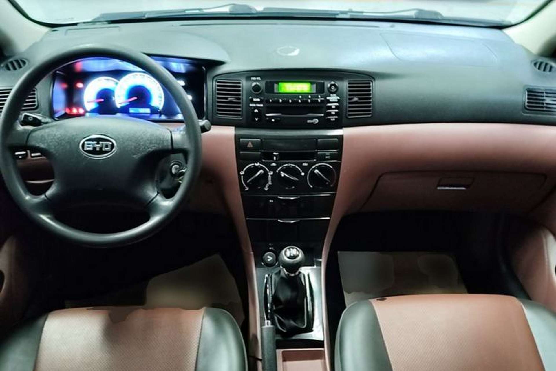 Used BYD F3 2018 1.5L Manual Classic Model Center Console