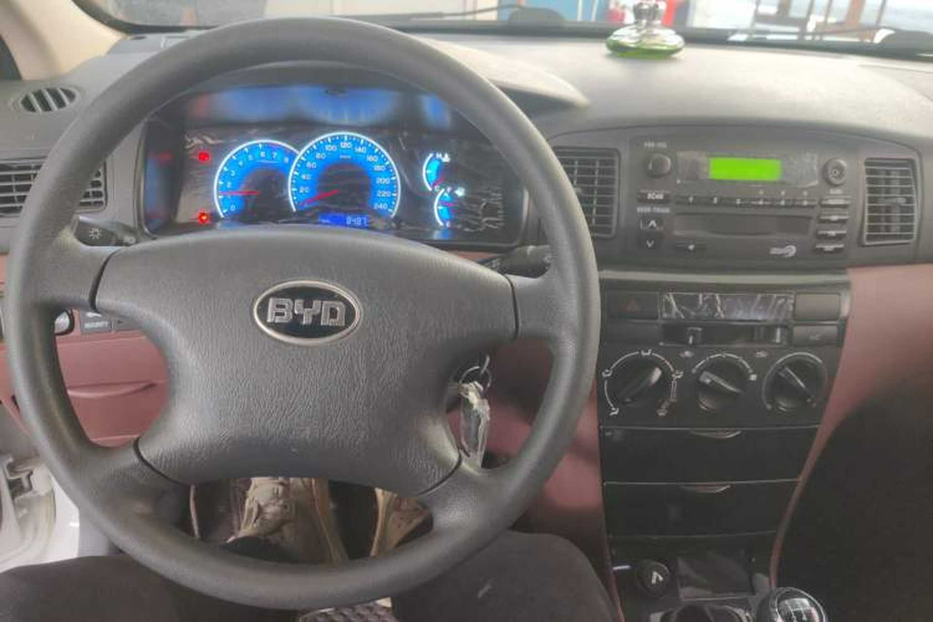 Used BYD F3 2018 1.5L Manual Classic Model Center Console