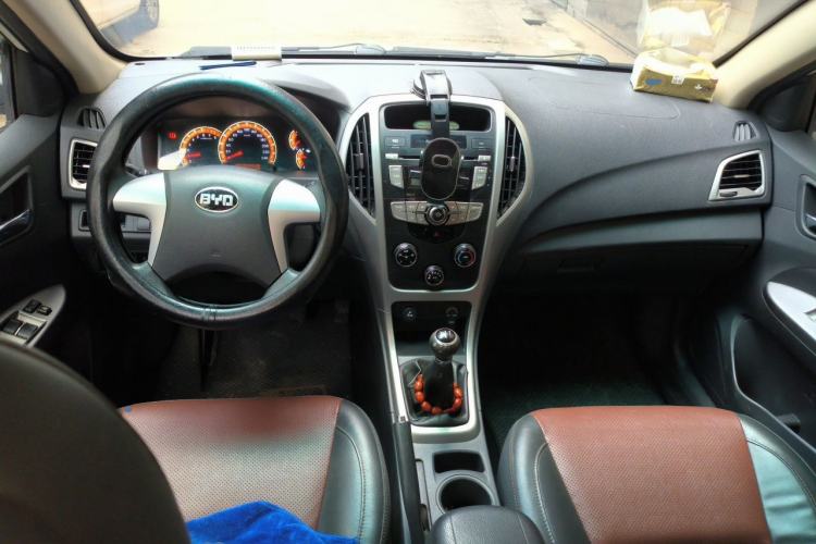 Used BYD F3 2018 1.5L Manual Fashion Model Center Console