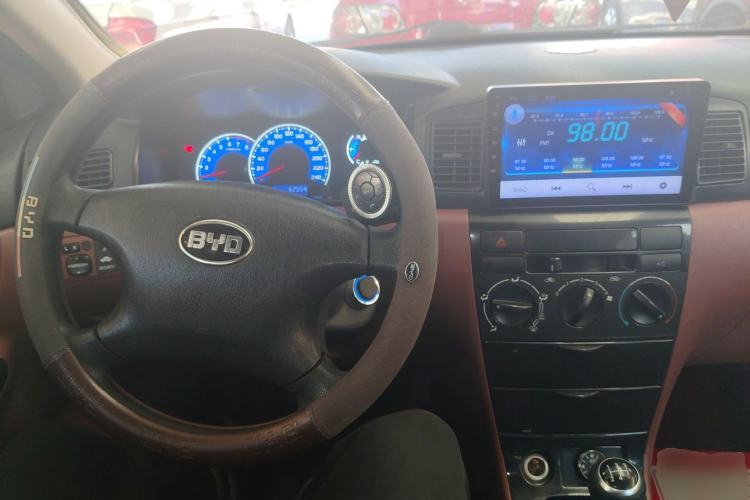 Used BYD F3 2018 1.5L Manual Classic Model Center Console