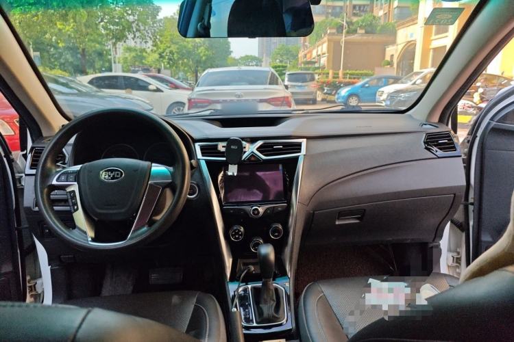 Used BYD F3 2018 1.5L Automatic Luxury Model Center Console