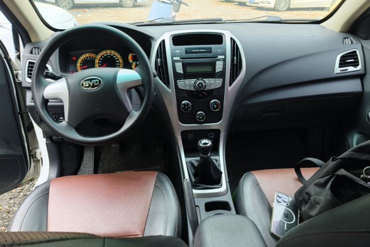 Used BYD F3 2018 1.5L Manual Fashion Model Center Console