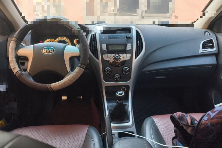 Used BYD F3 2018 1.5L Manual Fashion Model Center Console