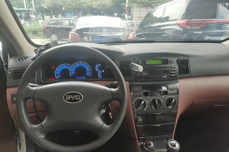 Used BYD F3 2018 1.5L Manual Classic Model Center Console