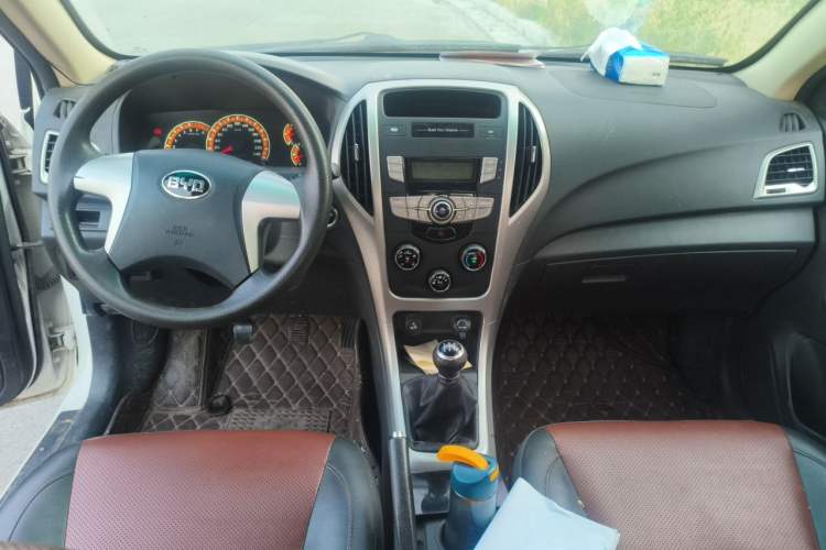 Used BYD F3 2018 1.5L Manual Elite Version Center Console