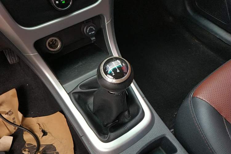Used BYD F3 2018 1.5L Manual Fashion Model Gear Lever