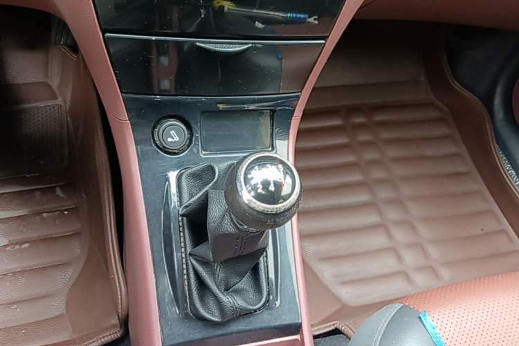 Used BYD F3 2018 1.5L Manual Classic Model Gear Lever