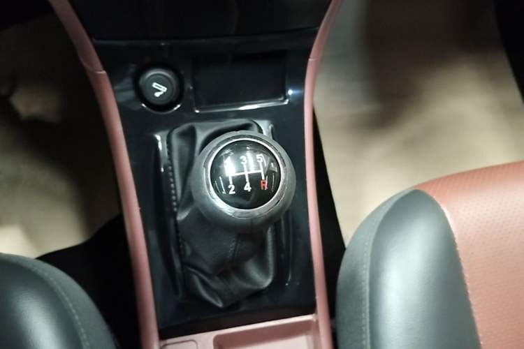 Used BYD F3 2018 1.5L Manual Classic Model Gear Lever
