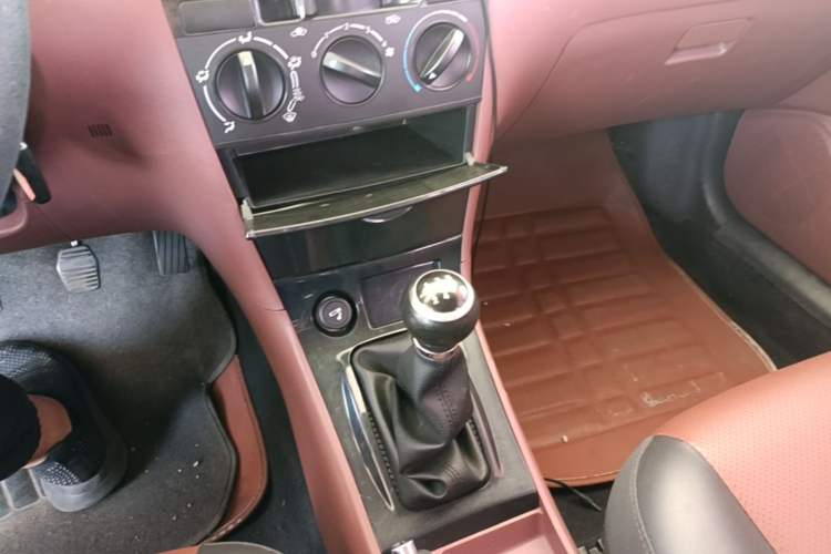 Used BYD F3 2018 1.5L Manual Classic Model Gear Lever