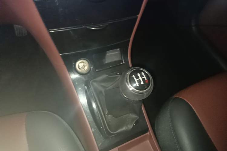 Used BYD F3 2018 1.5L Manual Classic Model Gear Lever