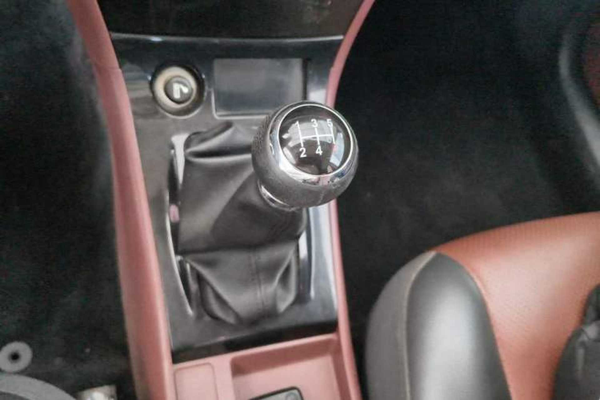 Used BYD F3 2018 1.5L Manual Classic Model Gear Lever