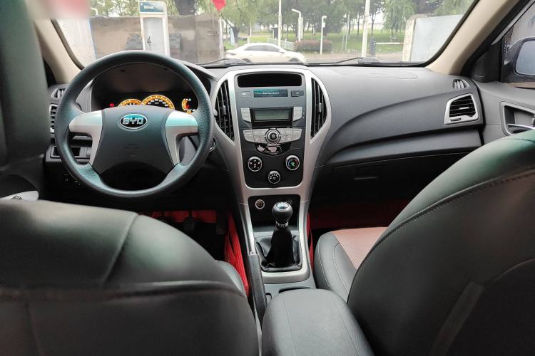 Used BYD F3 2018 1.5L Manual Elite Version Interior 3