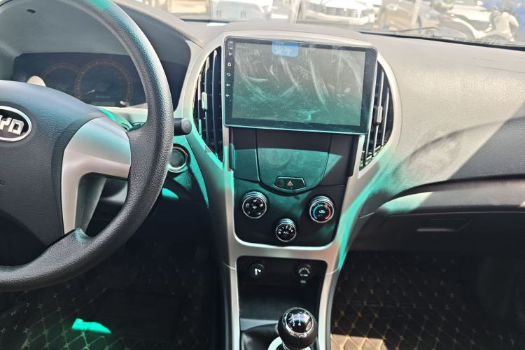 Used BYD F3 2018 1.5L Manual Elite Version Interior 3