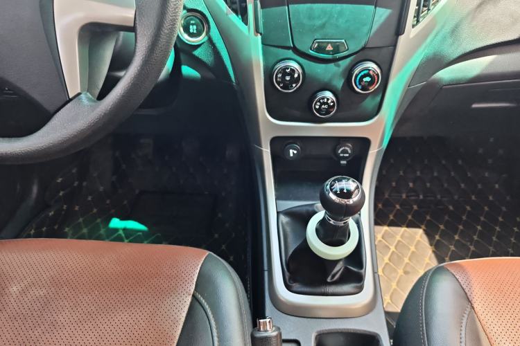 Used BYD F3 2018 1.5L Manual Elite Version Interior 4