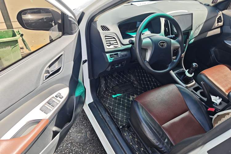 Used BYD F3 2018 1.5L Manual Elite Version Interior 5