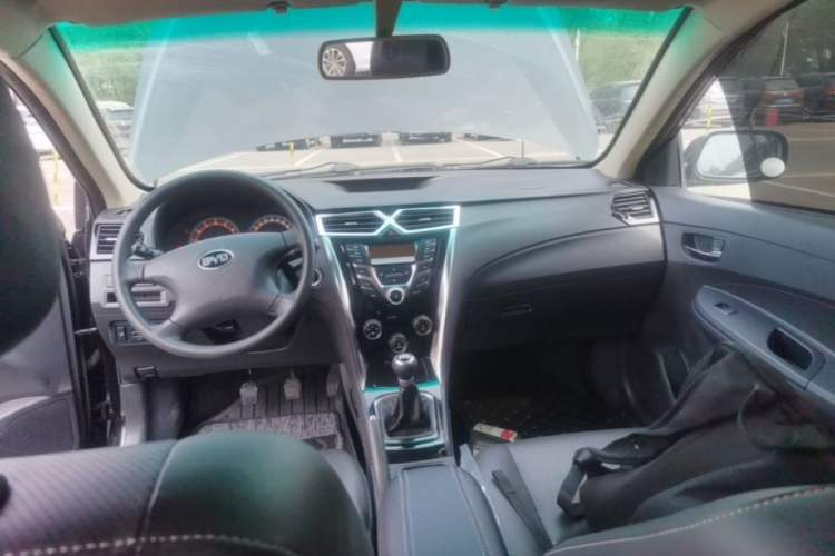 Used BYD F3 2020 1.5L Manual Value Edition Center Console