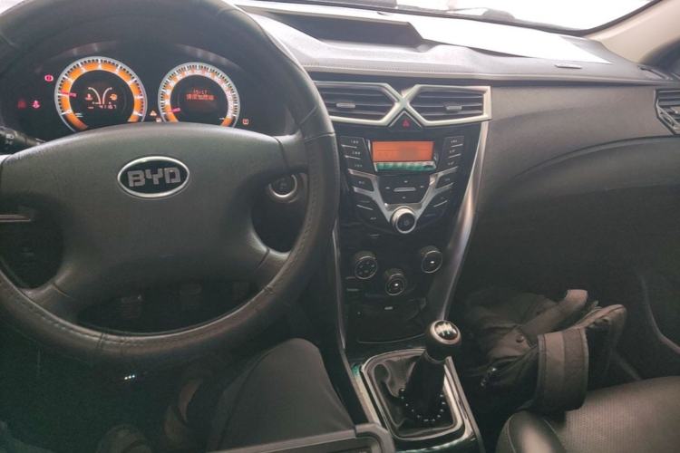 Used BYD F3 2020 1.5L Manual Value Edition Center Console