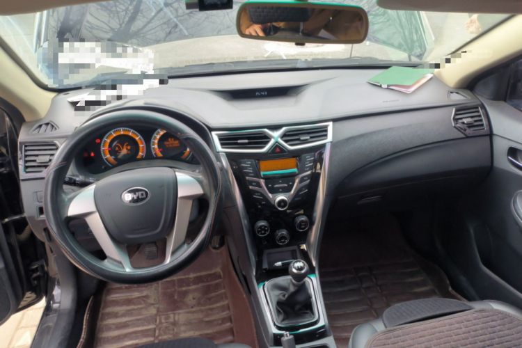 Used BYD F3 2020 1.5L Manual Luxury Edition Center Console
