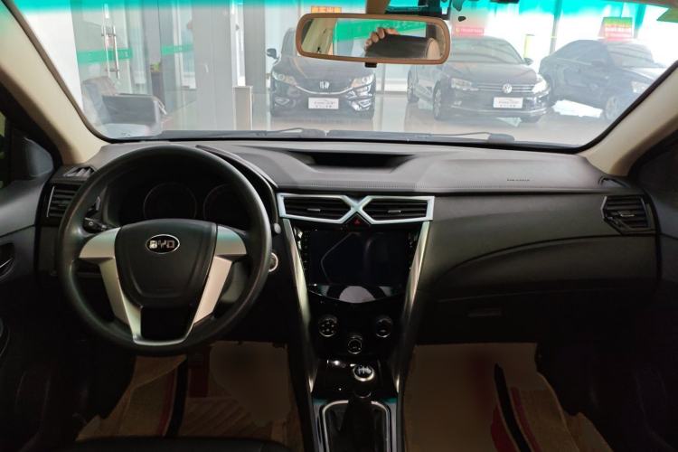 Used BYD F3 2020 1.5L Manual Luxury Edition Center Console
