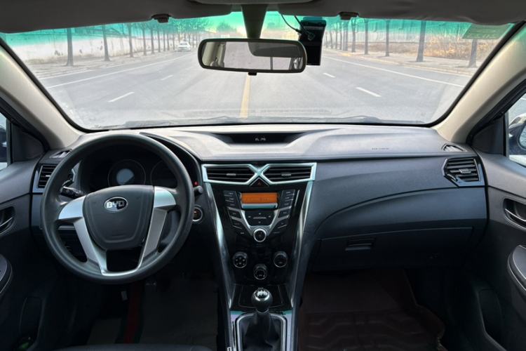 Used BYD F3 2020 1.5L Manual Luxury Edition Interior 4