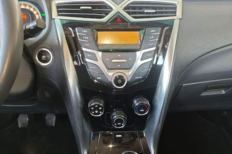 Used BYD F3 2020 1.5L Manual Luxury Edition Audio And AC Panel