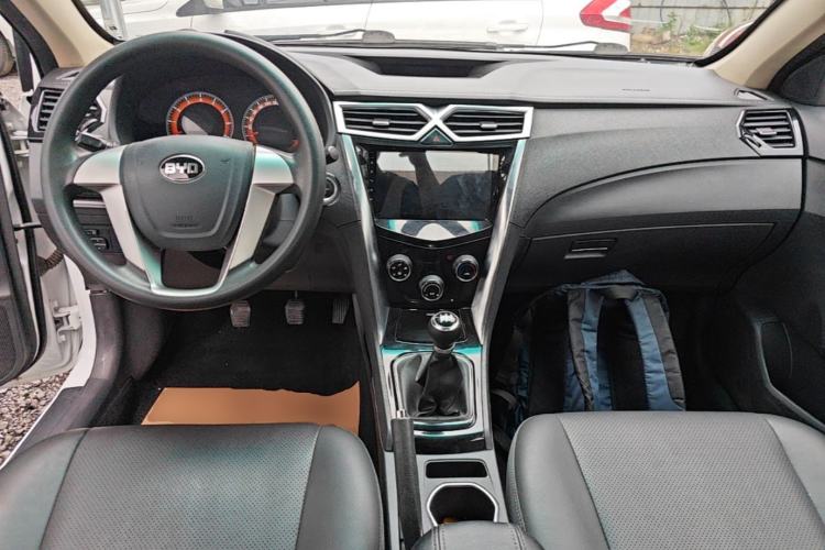 Used BYD F3 2020 1.5L Manual Luxury Edition Center Console