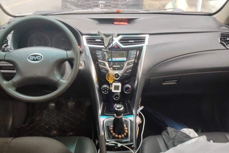 Used BYD F3 2020 1.5L Manual Value Edition Center Console
