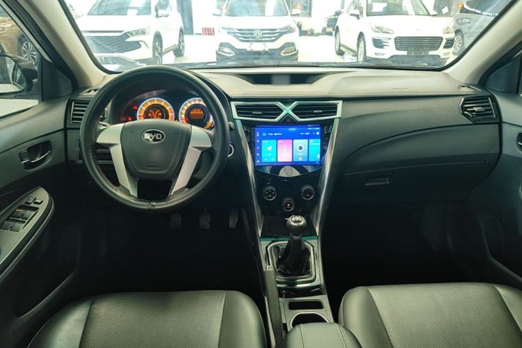 Used BYD F3 2020 1.5L Manual Luxury Edition Center Console