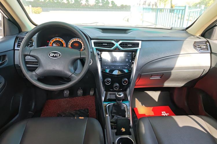Used BYD F3 2020 1.5L Manual Value Edition Center Console
