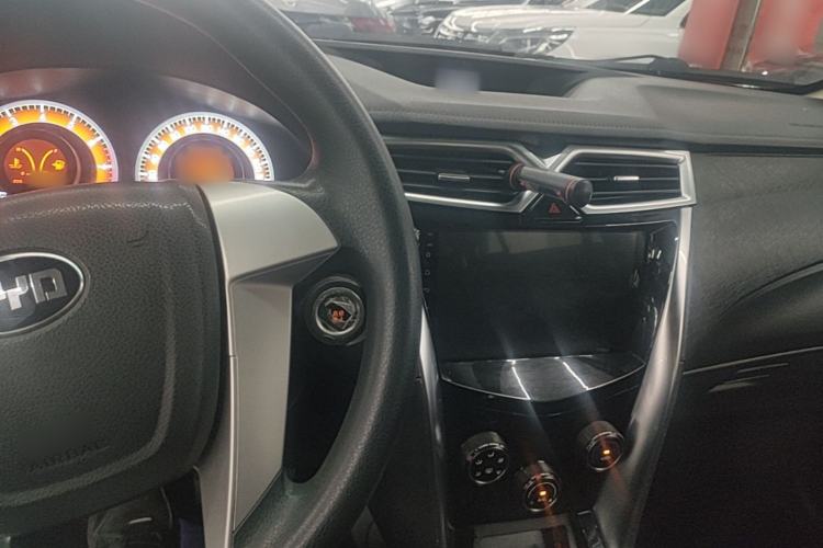 Used BYD F3 2020 1.5L Manual Luxury Edition Center Console