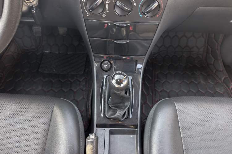 Used BYD F3 2020 1.5L Manual Classic Trim Gear Lever