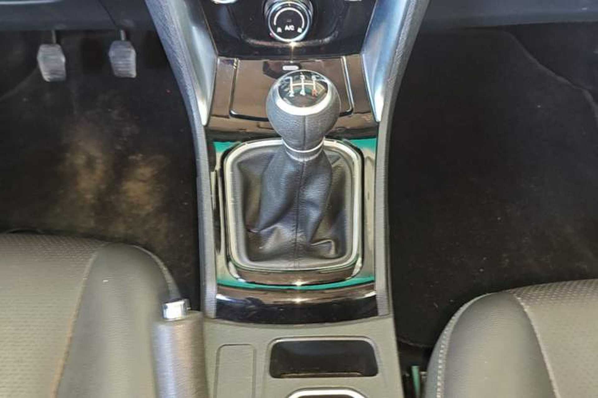 Used BYD F3 2020 1.5L Manual Luxury Edition Gear Lever