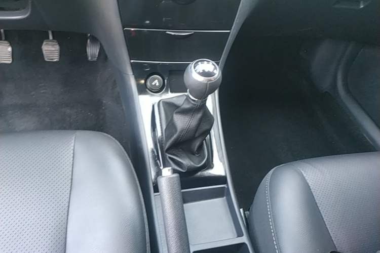 Used BYD F3 2020 1.5L Manual Classic Trim Gear Lever